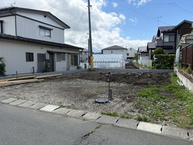 盛岡市西青山　第15の前面道路含む現地写真