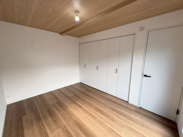 垂水区舞子台１丁目　新築戸建ての洋室|明るい洋室です