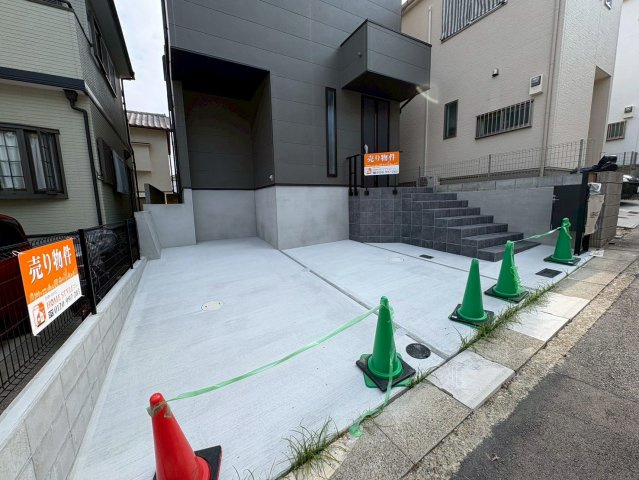 垂水区舞子台１丁目　新築戸建ての駐車場|カースペースがあります