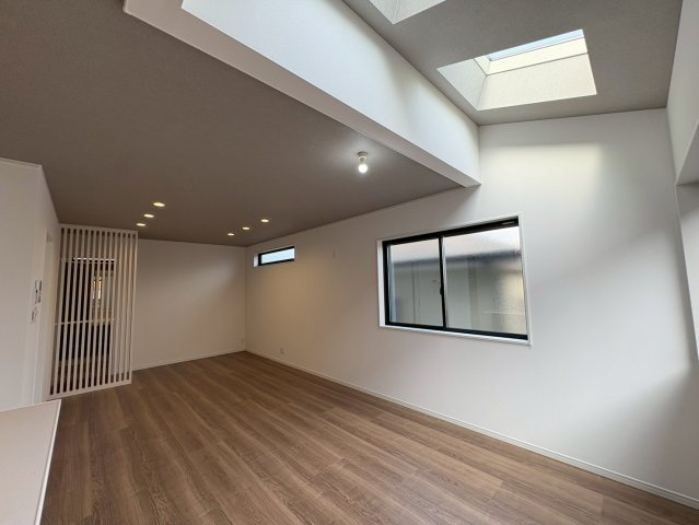 垂水区舞子台１丁目　新築戸建ての居間・リビング|こちらの居間で趣味の時間をお楽しみください