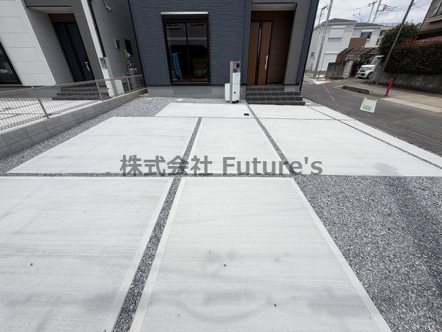 三郷市戸ケ崎3丁目　新築戸建　全10棟　9号棟の駐車場|カースペース並列2台駐車可能