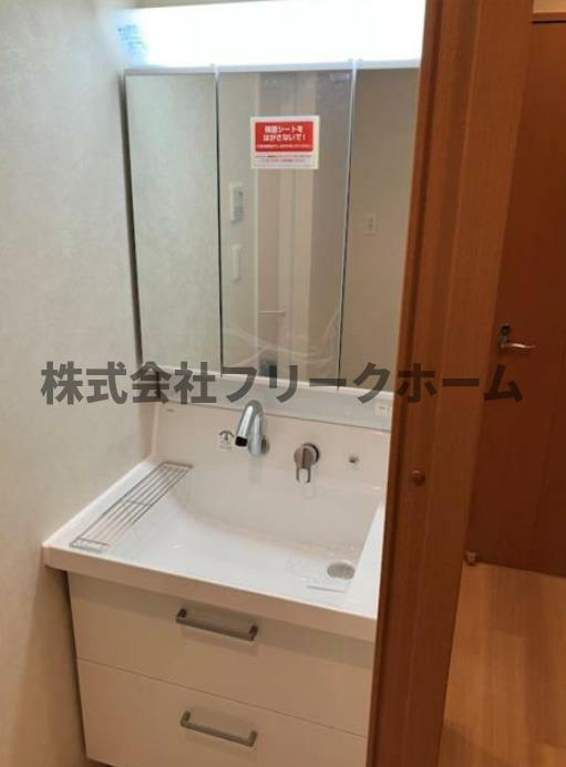 三鷹市下連雀３丁目の賃貸マンションの洗面所