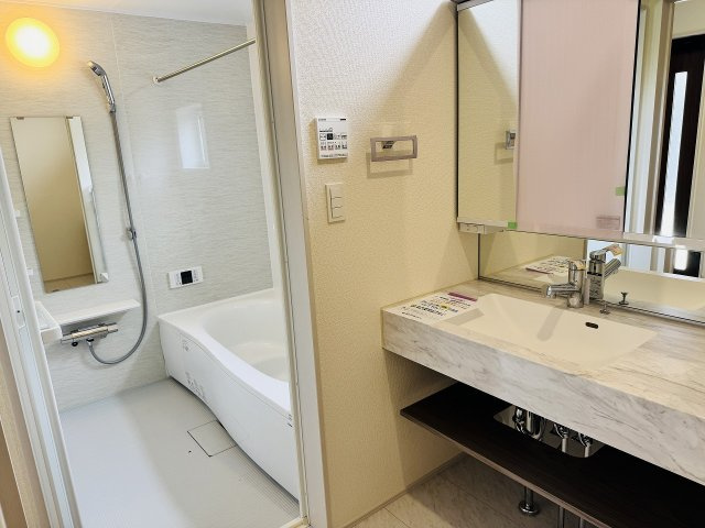 八王子市　石川町　新築一戸建ての脱衣所|～窓付きで明るい洗面所　換気もしやすいです～
