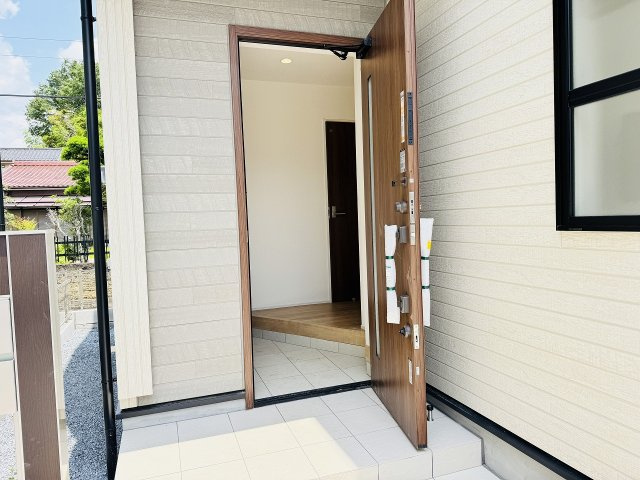 八王子市　石川町　新築一戸建ての玄関|～玄関は安心のWロックキーを採用～