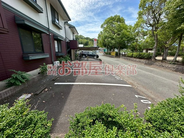セジュールIMAMURA C棟の駐車場|駐車スペースもあります
