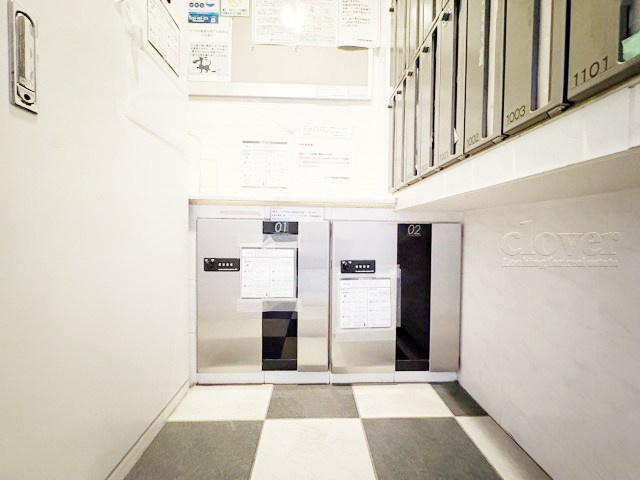 【設備】 | アデッソ新宿若松町 | 仕事をしたり、家をあけがちな人にとっては必須となる、宅配BOX。ネット通販や宅配サービスの利用頻度が高い人にとっても、うれしい設備です。～即日のご見学可能～　お問合せはお気軽にどうぞ。
