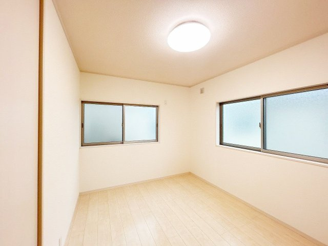 リフォーム済中古戸建　大垣市荒尾町　平成26年築の洋室