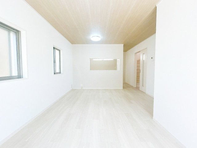 リフォーム済中古戸建　大垣市荒尾町　平成26年築の居間・リビング
