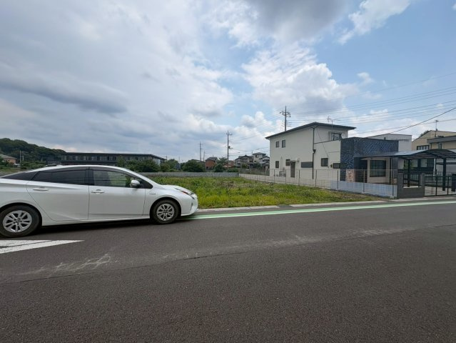川越市天沼新田　建築条件なし売地　東武東上線『鶴ヶ島駅』徒歩9分　【名細小学区】の前面道路含む現地写真
