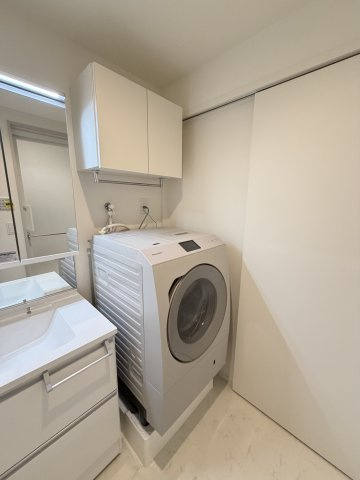 Ｍａｉｓｏｎ　Ｓａｒｋｌａｎｄ　メゾンサークランドの洗面所|★ドラム式洗濯機★家具家電付きの物件です★