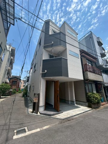 大阪市城東区東中浜2丁目の外観|前面道路約8m！
交通量少ないです。
楽々駐車！