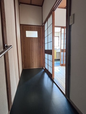 【その他】 | 上住吉１丁目長屋 | 手すりがあるので安心です。