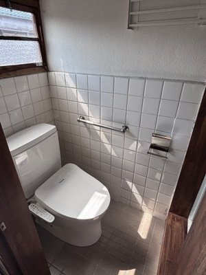 【トイレ】 | 上住吉１丁目長屋 | 温水洗浄便座付きトイレです！