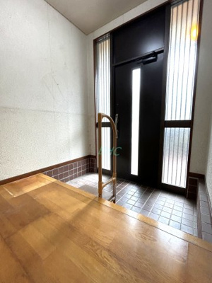 【玄関】 | 日吉台１丁目 | 毎日の行き帰りで使う玄関は、シンプルで偏り過ぎないデザインで統一しております。