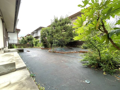 【庭】 | 日吉台１丁目 | ゆったりとした休息と癒しを提供してくれる空の下のプライベート空間。家庭菜園も楽しめます♪
