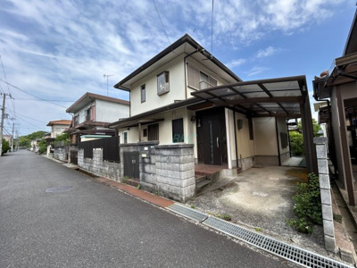【外観】 | 日吉台１丁目 | 爽やかな青空の下に贅沢なほどに降り注ぐ陽光、豊かな居住性と、クオリティが見事に調和した住空間は、住まうことの喜びを感じさせてくれます。