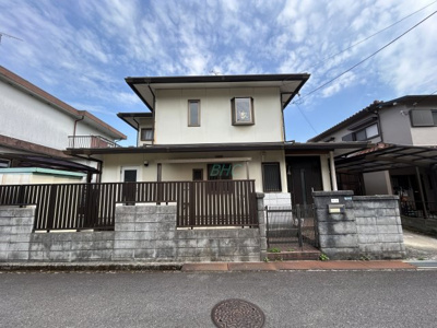 【外観】 | 日吉台１丁目 | 陽当りや通風・仕様設備やお部屋の大きさの比較、近隣・周辺環境や街並みなど、資料には掲載していない情報が現地にはたくさんあります。
是非一度、現地をご確認ください。