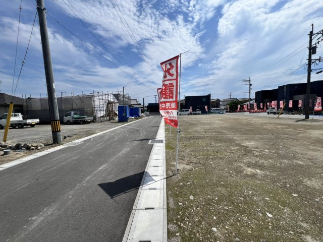 タマタウン古閑中Ⅲ（分譲地）の前面道路含む現地写真