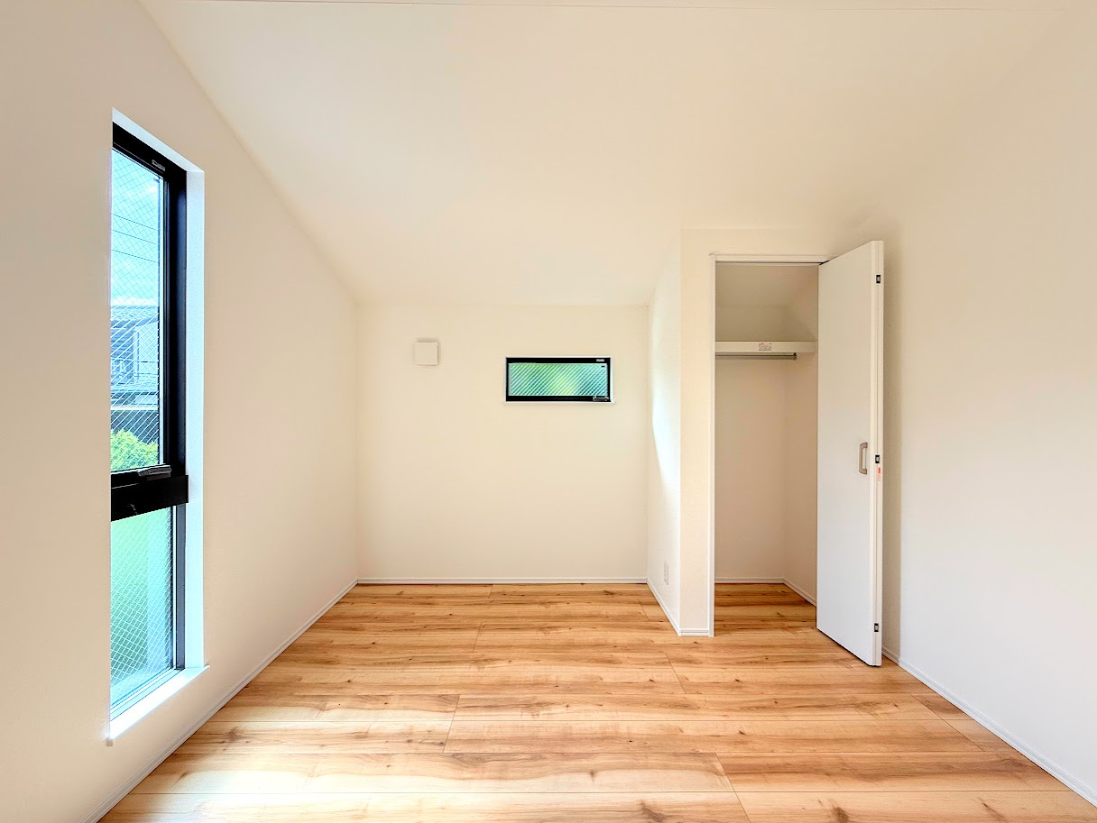 戸塚区深谷町　新築戸建て　第6の洋室|◆子どものスタディ空間として、あるいは書斎やホビールームとして生活スタイルに合わせて使えるプライベートルーム。居心地のいい落ち着いたインテリアが似合います。