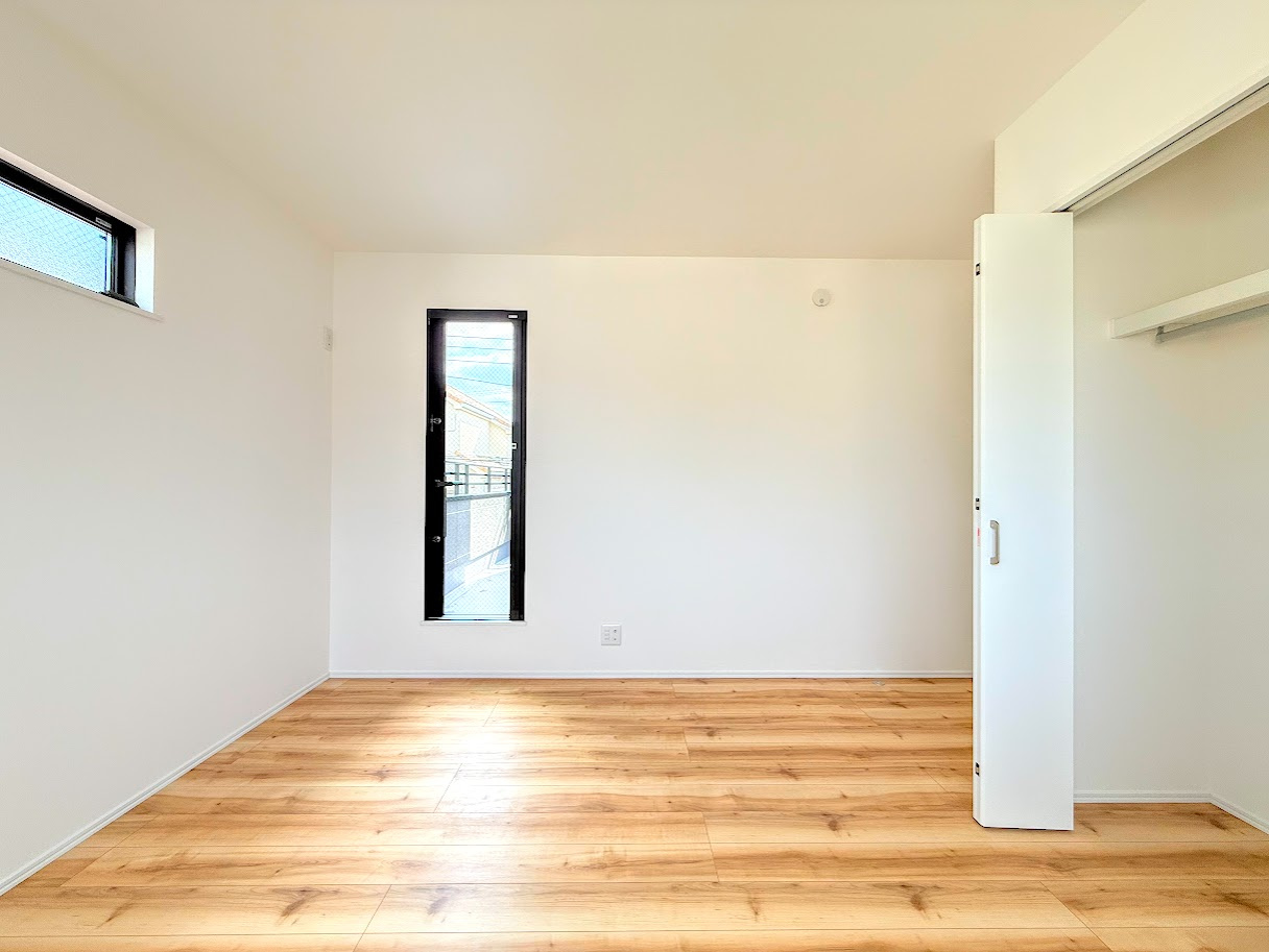 戸塚区深谷町　新築戸建て　第6の洋室|◆感性を育むプライベートルームはシンプルでスマートな空間。好みの空間で読書をしたり、音楽を聞いたりと一人の時間も充実したものにできます。