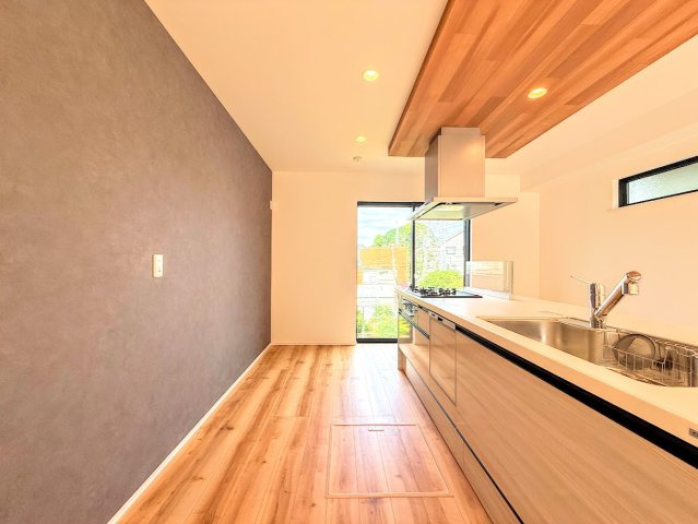 戸塚区深谷町　新築戸建て　第6のキッチン|◆デザイン性と機能性を兼ね備えたキッチンです。リビングスペースとの一体感が生まれ、広々空間を演出してくれます。