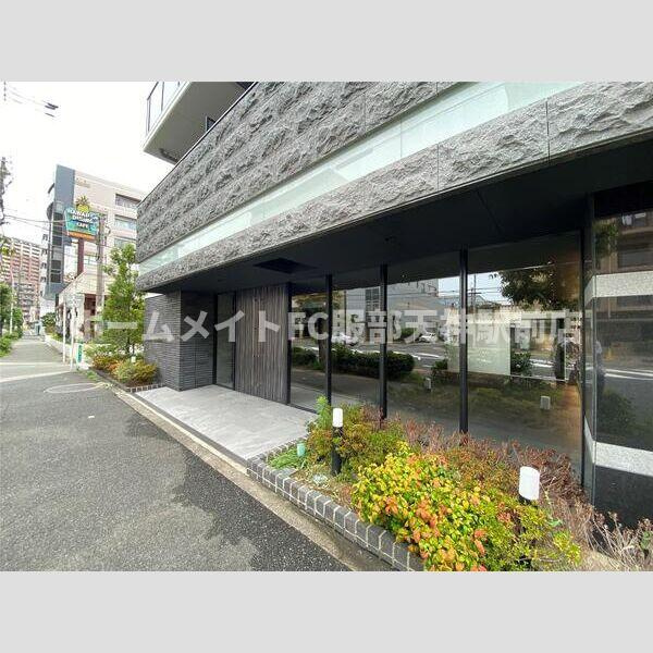 S-RESIDENCE三国WESTのエントランス