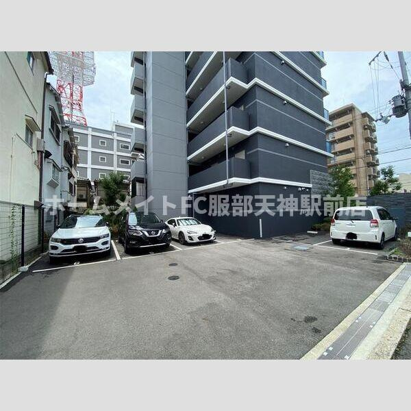 S-RESIDENCE三国WESTの駐車場
