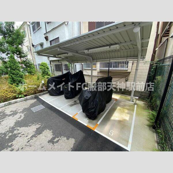 S-RESIDENCE三国WESTの駐車場