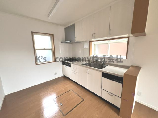 ●高座郡寒川町小谷2丁目　中古戸建の居間・リビング|使いやすい広さ・ノーストレスでお料理がスムーズに作業いただけます◇