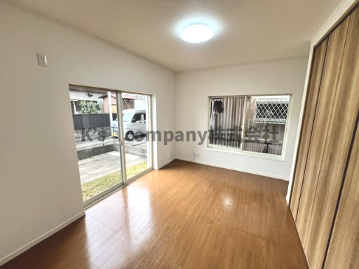 ●高座郡寒川町小谷2丁目　中古戸建の居間・リビング|風通しがよく交通量も少なく周辺の目を気にせず生活いただけます◇