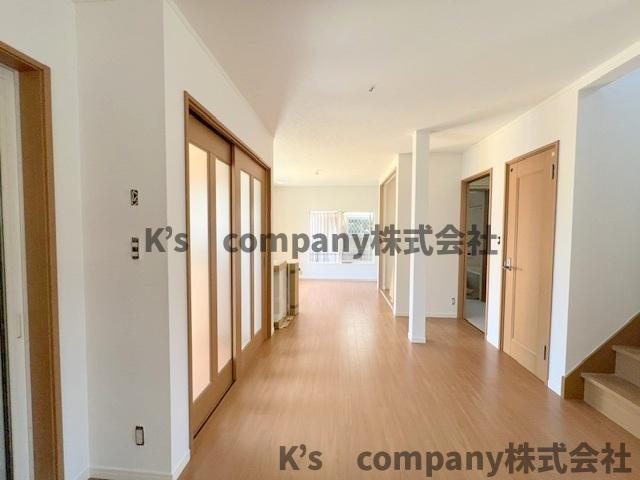 ●高座郡寒川町小谷2丁目　中古戸建の居間・リビング|ご家族が集まるリビングスペース♪