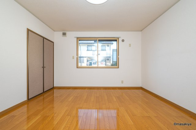 セジュール上高田の洋室