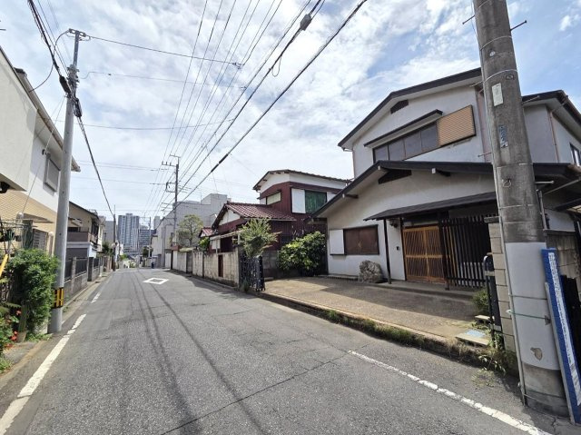 売土地の前面道路含む現地写真