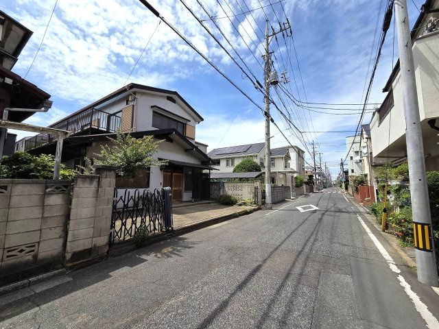 売土地の前面道路含む現地写真