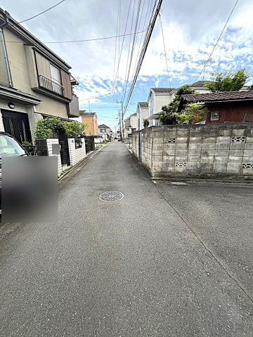 売土地の前面道路含む現地写真