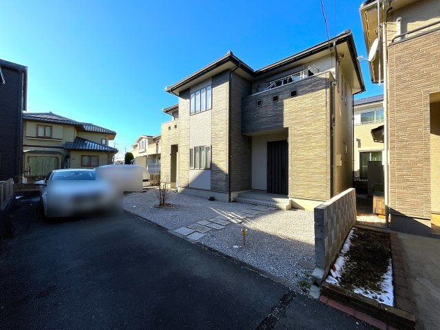 川越市大字山田の中古一戸建の前面道路含む現地写真