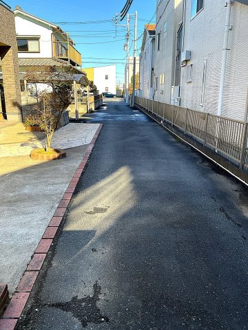川越市大字山田の中古一戸建の前面道路含む現地写真