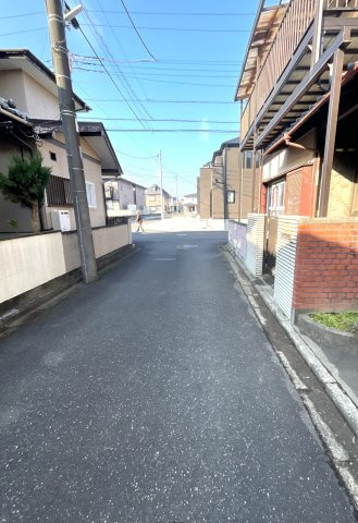 中古戸建の前面道路含む現地写真