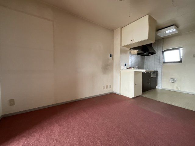 アメニティー川越岸町3のその他|居間とキッチン