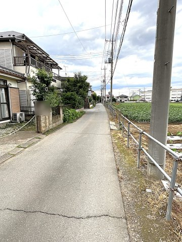 中古戸建の前面道路含む現地写真|前面道路