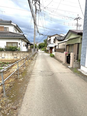 中古戸建の前面道路含む現地写真|前面道路