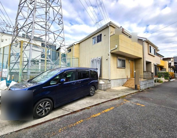 中古戸建の前面道路含む現地写真