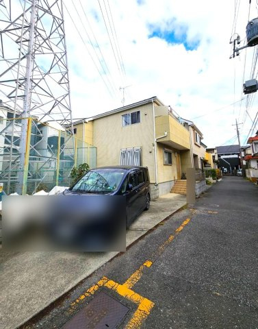 中古戸建の前面道路含む現地写真