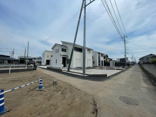 新築戸建・新築建売　伊勢崎市茂呂町2丁目　茂呂小学校・第一中学校の前面道路含む現地写真