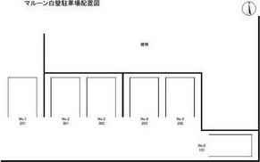 マルーン白壁の駐車場