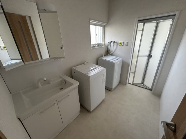 三木市志染町青山1丁目の独立洗面台