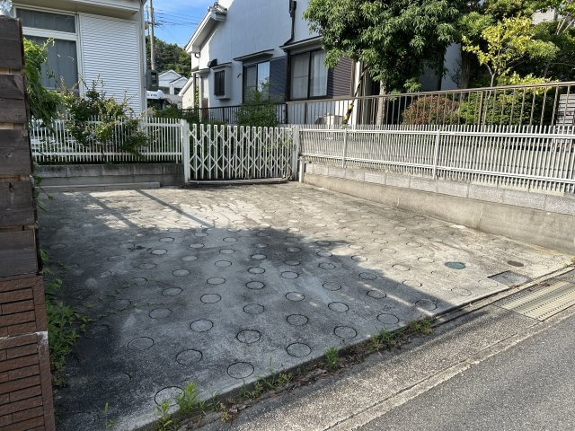 三木市志染町青山1丁目の駐車場