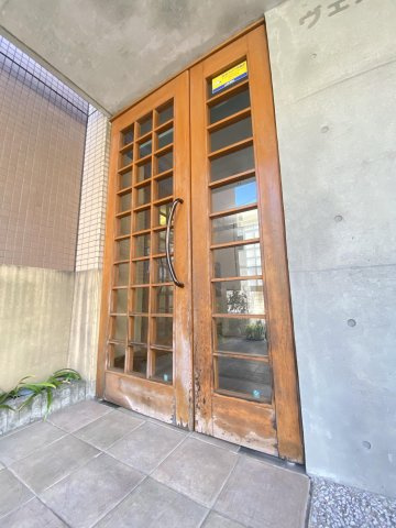 ヴェスタ　上大岡のエントランス