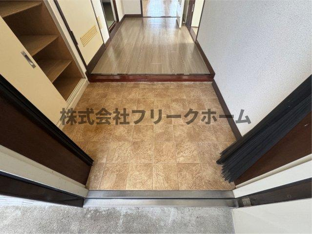 三鷹市井口３丁目の賃貸マンションの玄関