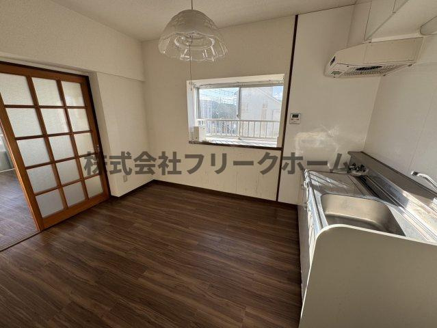 三鷹市井口３丁目の賃貸マンションの居間・リビング